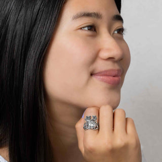 Sterling Silver Pumpkin Vine Ring on model hand